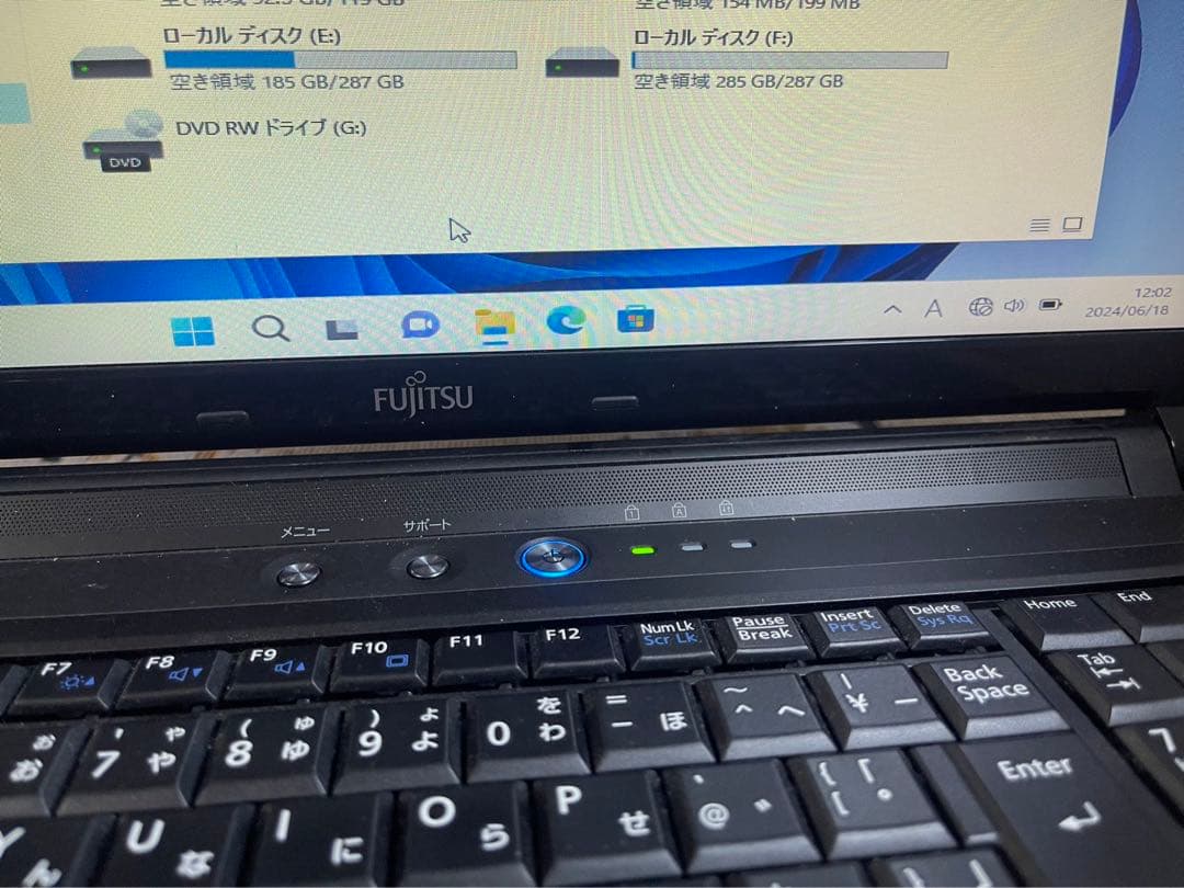 すぐ使える初心者向ノートパソコン　ネットも事務も　カメラ