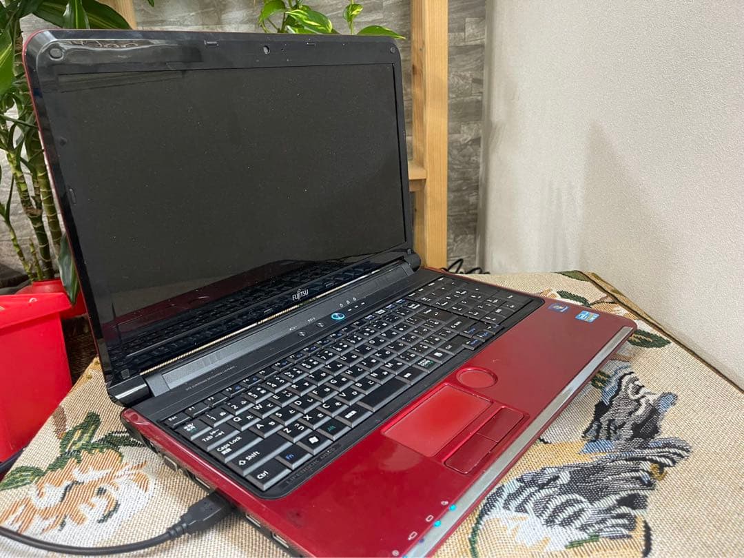 すぐ使える初心者向ノートパソコン　ネットも事務も　カメラ