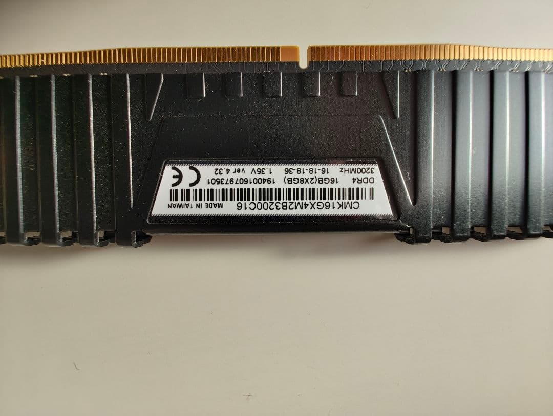 メモリー CORSAIR VENGEANCE LPX 32GB(16x2) 3200MHz