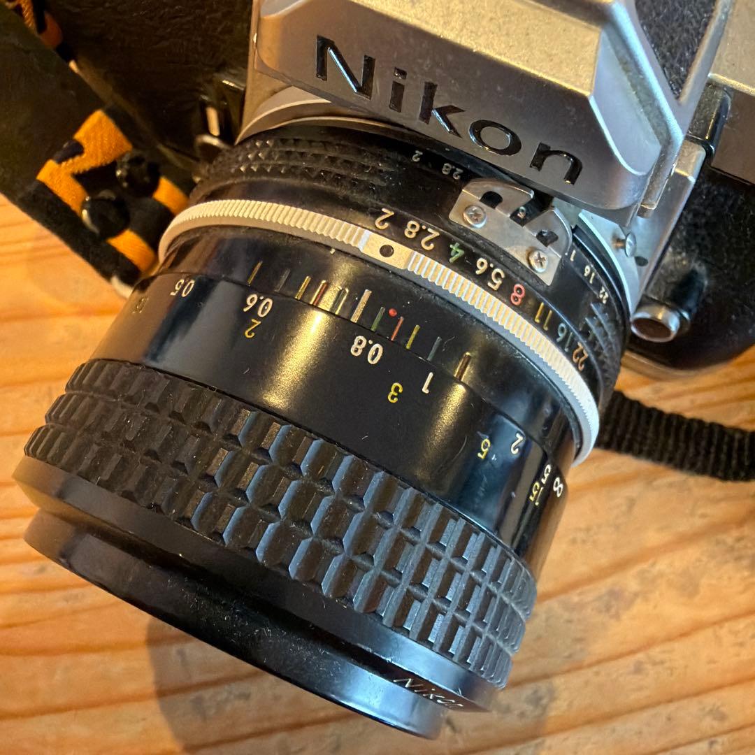 Nikon 一眼レフカメラ 28mm f/2.8レンズ付き
