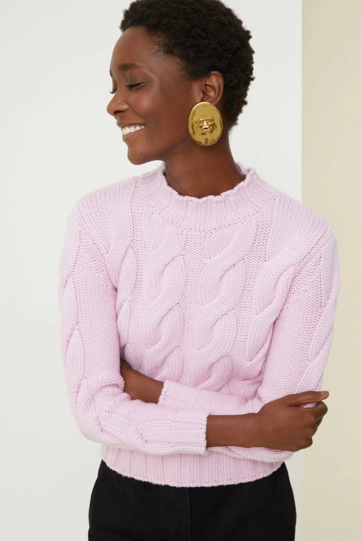 ケーブル編みピンク長袖ニットセーター