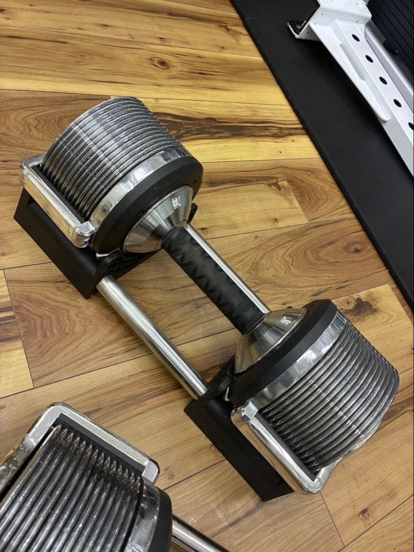 可変式ダンベル スチール製 コンパクト設計