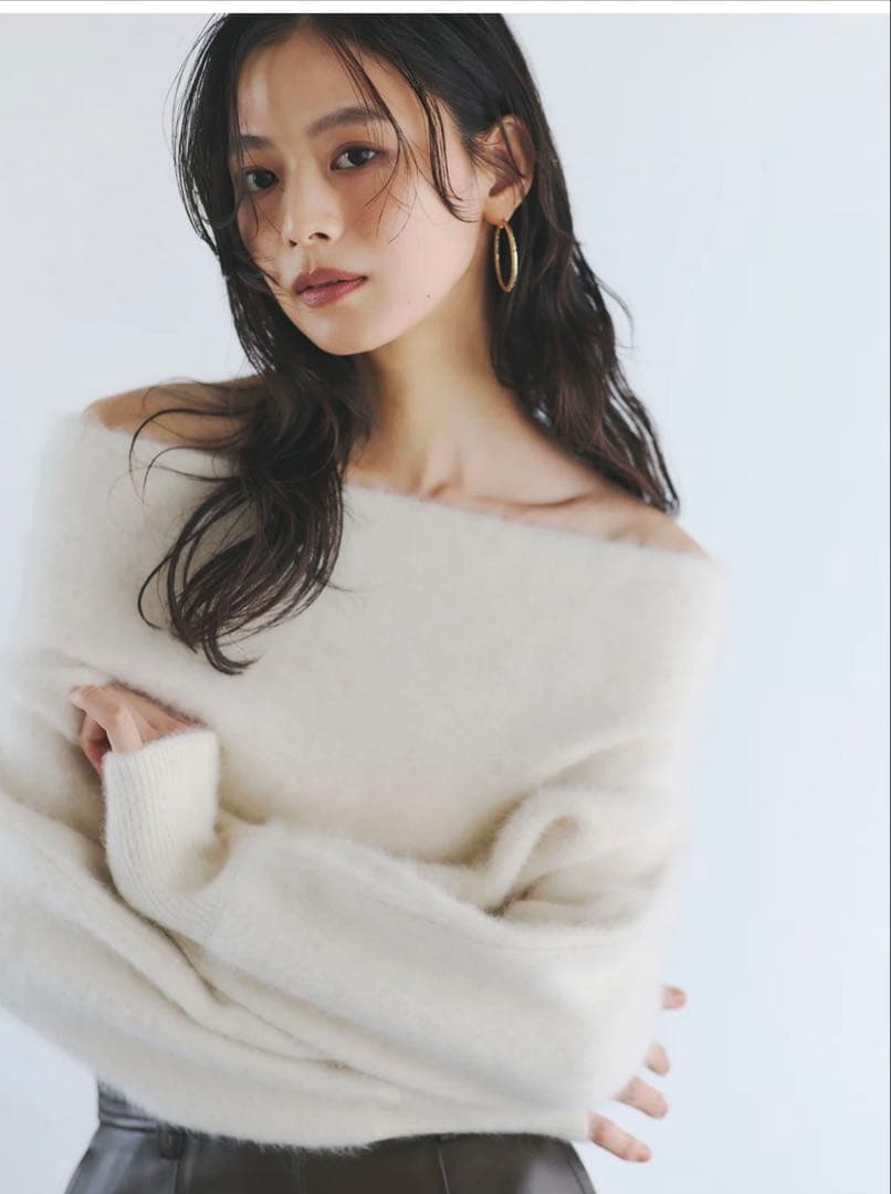 【新品未使用】アニュアンス ラクーンフォックス　オフショルダー ニット