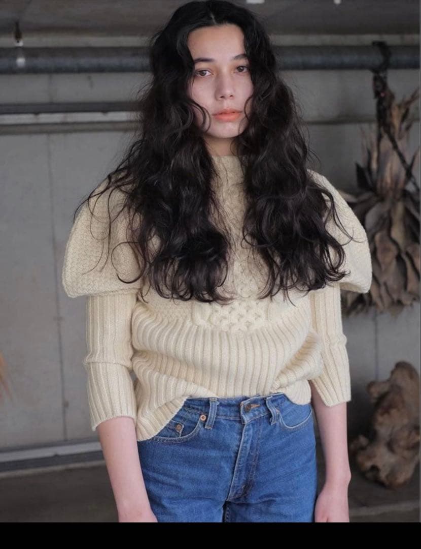 DECO depuis 1985スリットリブスリーブ ケーブルニット