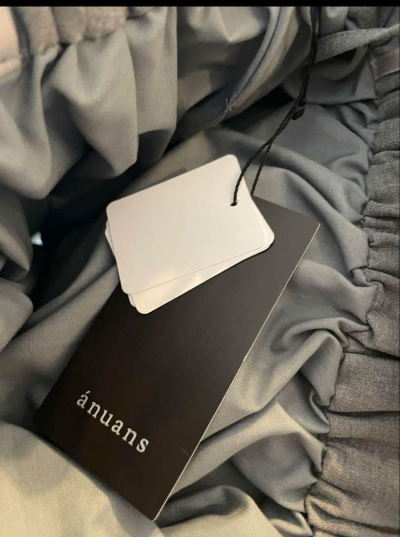 新品　anuans アニュアンス ボリュームバルーントップス