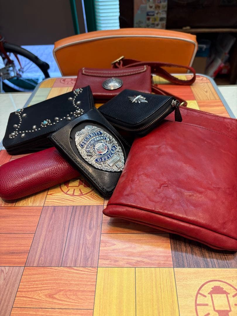 貴重品　イタリア製　眼鏡ケース　革製　お洒落　小ぶり