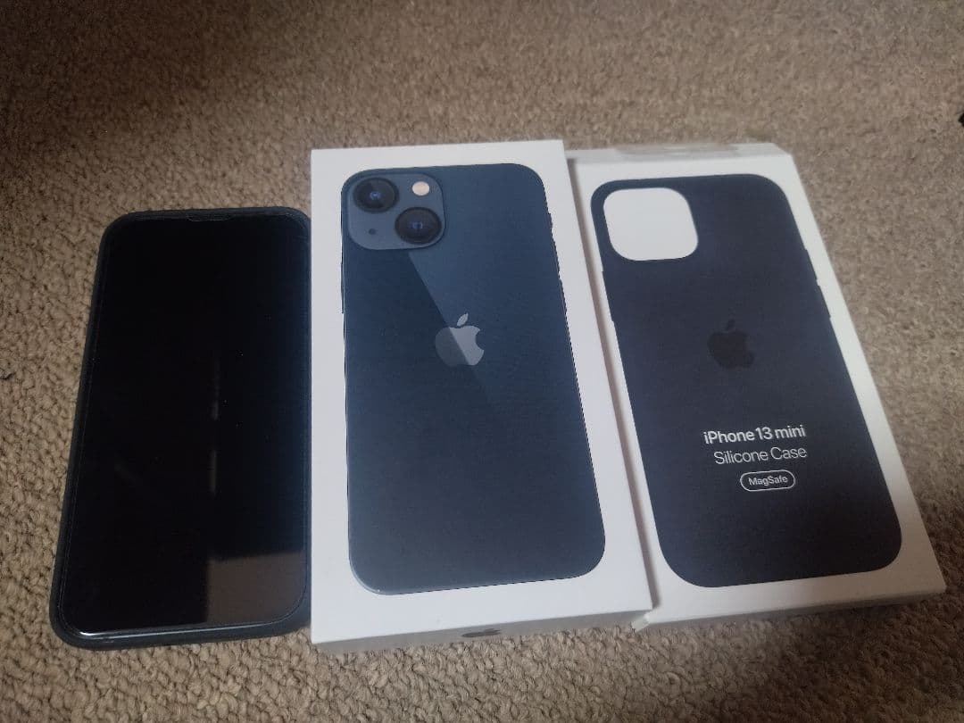 iPhone 13 mini 256GB ミッドナイト + シリコンケース