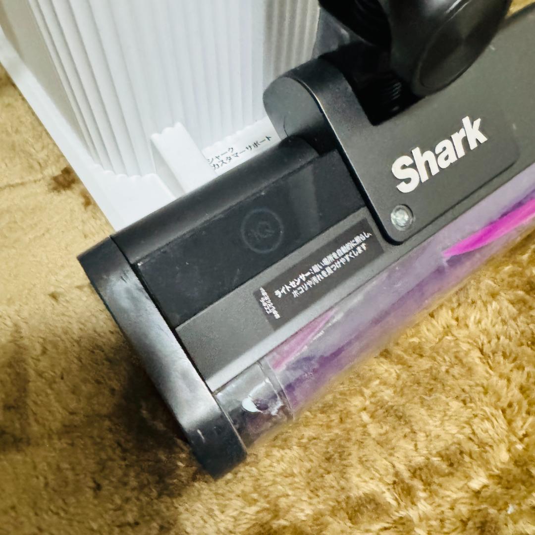 shark シャーク　Clean Sense iQ+ IW3241JBK