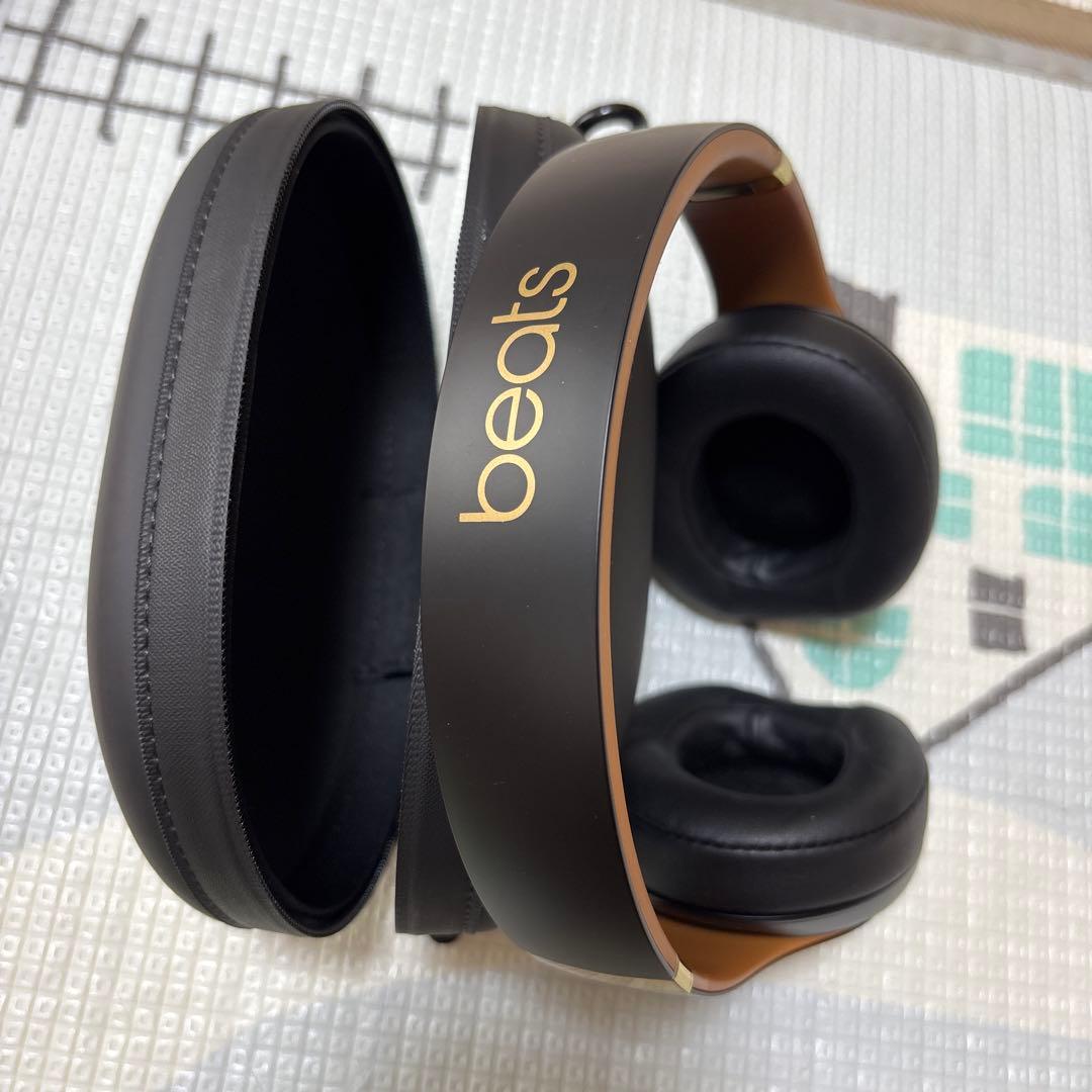 Beats Studioワイヤレスヘッドホン ブラック/ブラウン ケース付き