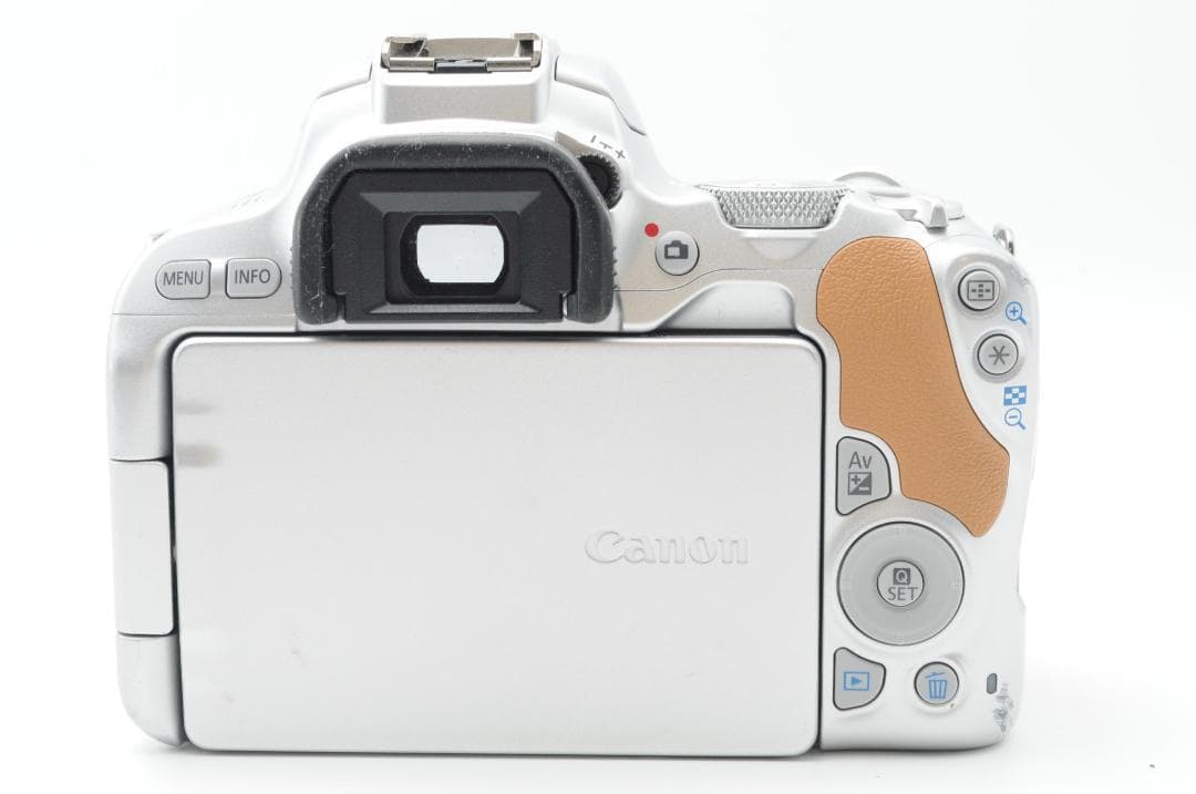 ☆超美品④☆春の大SALE☆ Canon EOS Kiss x9 ダブルレンズ