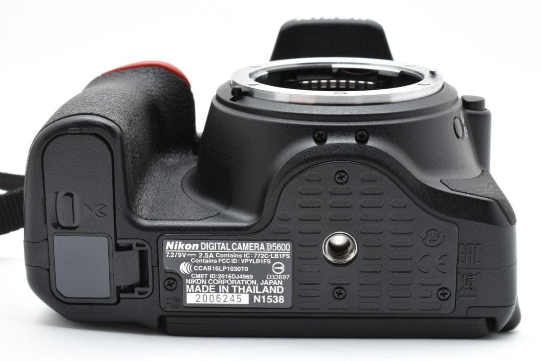超美品　863ショット　ニコン D5600 ダブルズーム/SD64/フィルム