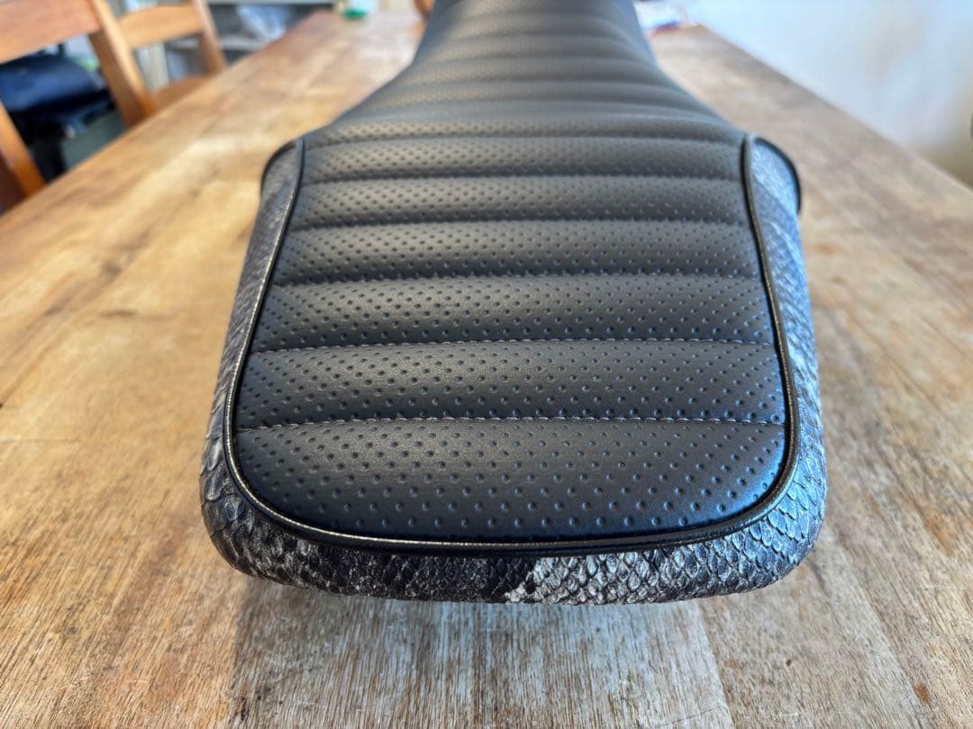 ホンダ　グロム　タックロール　ヘビ柄　純正シート GROM MSX jc61