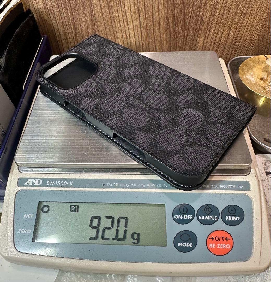 【極美品】COACH ブラックレザー手帳型iPhoneケース　6.7インチ