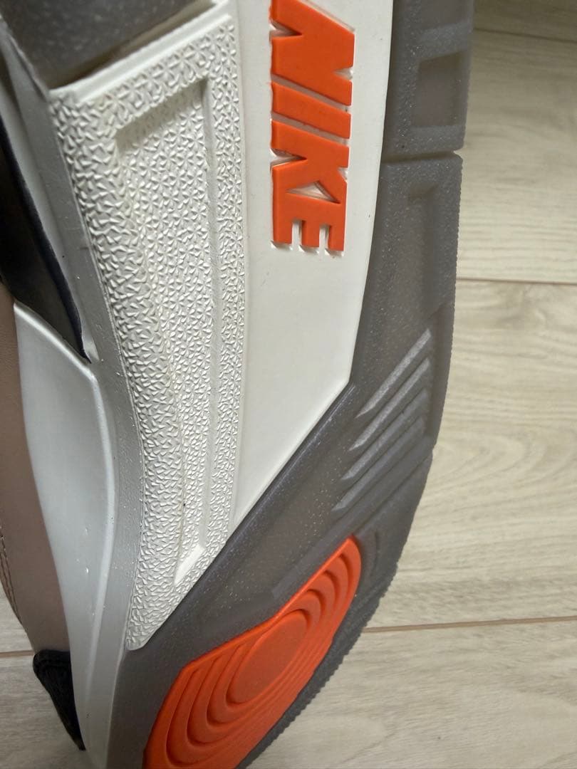 Air Jordan 3 ベージュ スニーカー