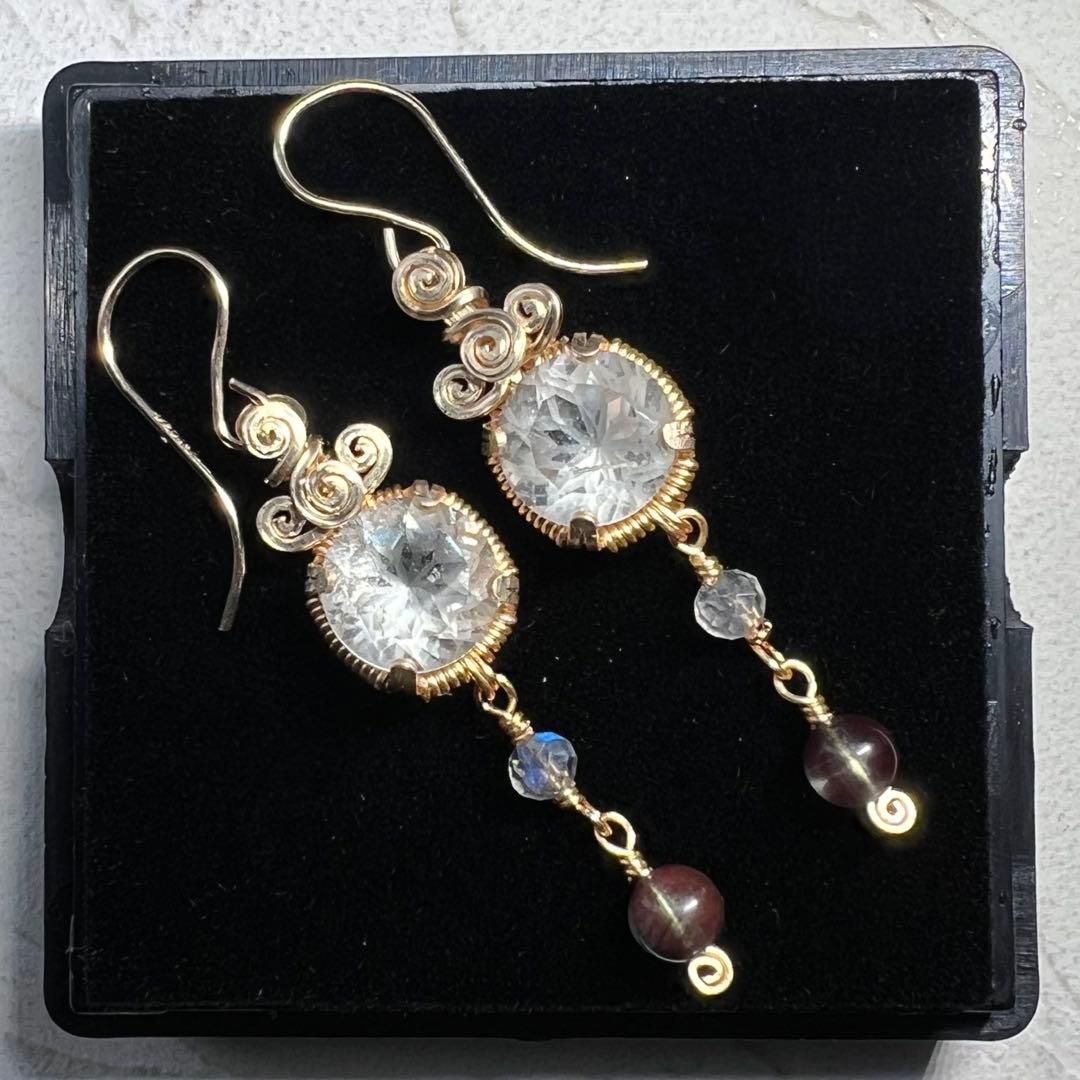 【for マリエモーン様】リビアングラスイヤリング・ホワイトサファイアペントプ