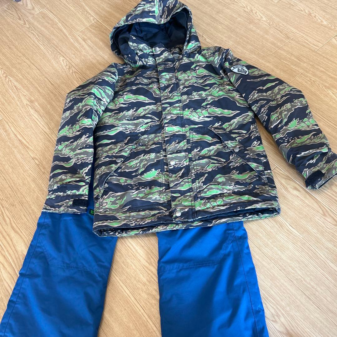 BURTON 迷彩柄 スノーボードウェア　140