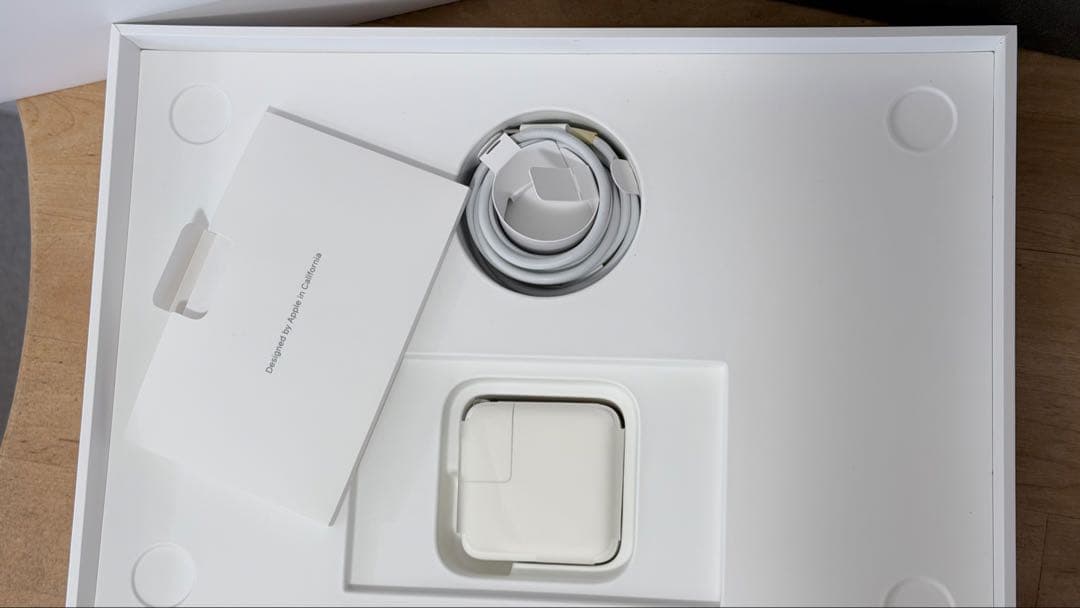 MacBook本体 Apple MacBook Air (M1, 16GB,512GB)