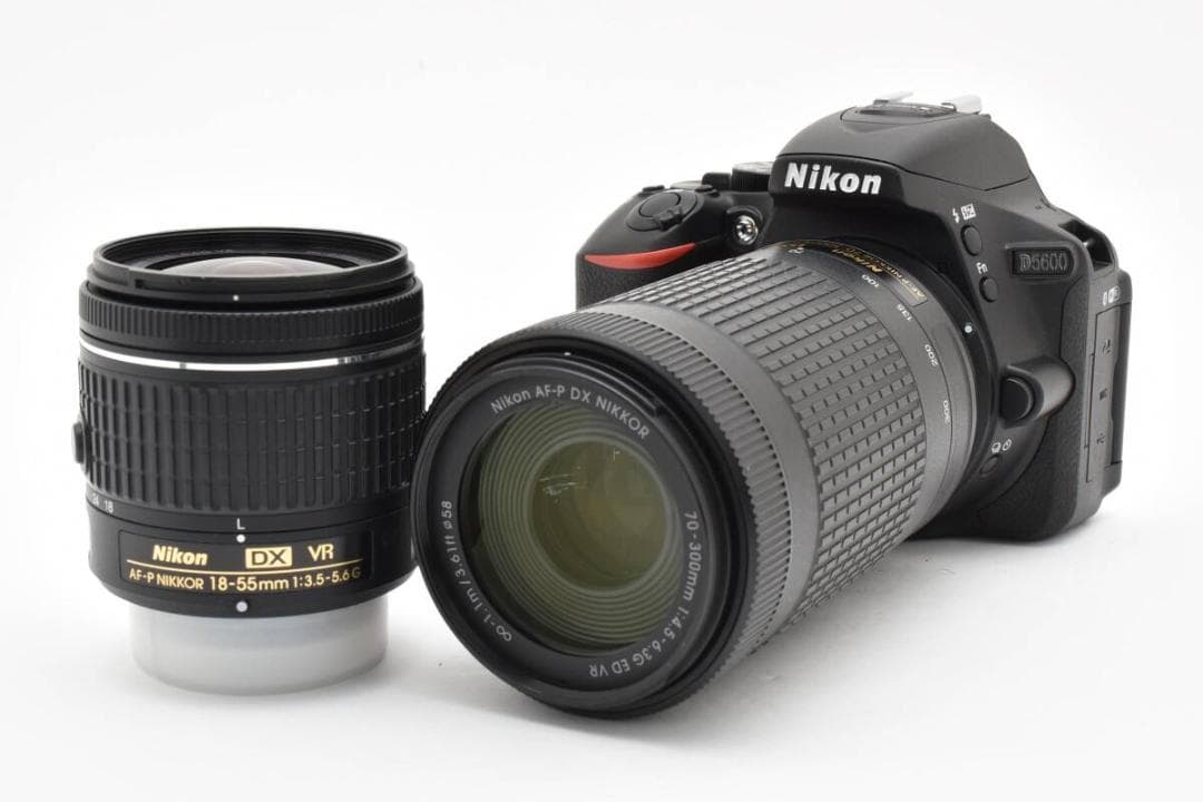 ■美品■ ニコン　Nikon D5600 ダブルズームキット 《S数 2166回