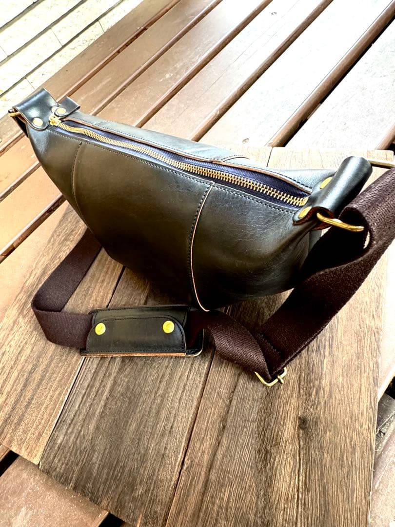 ☆ARTBROWN ボディバッグ クロムエクセル　茶芯ブラック