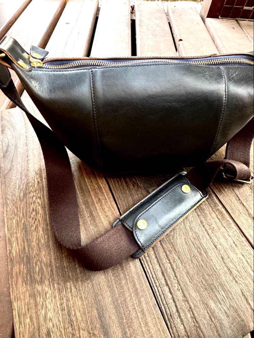 ☆ARTBROWN ボディバッグ クロムエクセル　茶芯ブラック