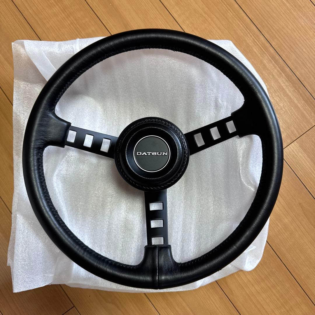DATSUN レプリカ ステアリング ハンドル・ホーンパット付き
