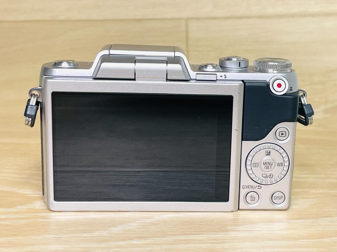 ★ショット数1632回☆Panasonic LUMIX DMC-GF7 シルバー