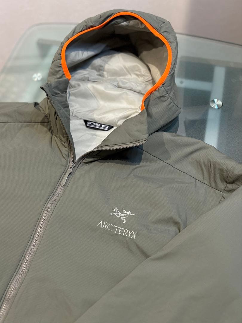 最終価格ARC'TERYX カーキマウンテンパーカー フード付き