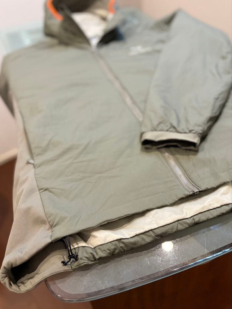 最終価格ARC'TERYX カーキマウンテンパーカー フード付き