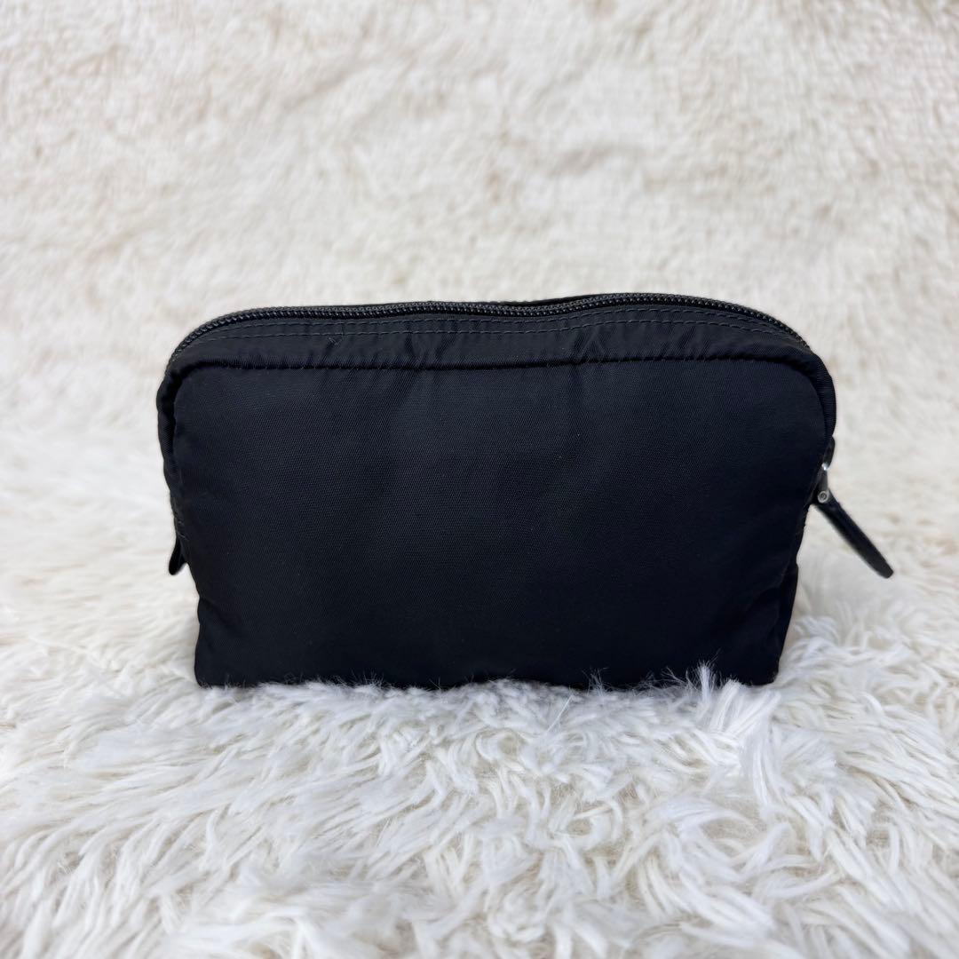 近年 プラダ レザー コスメポーチ 三角ロゴ トライアングルロゴ 黒