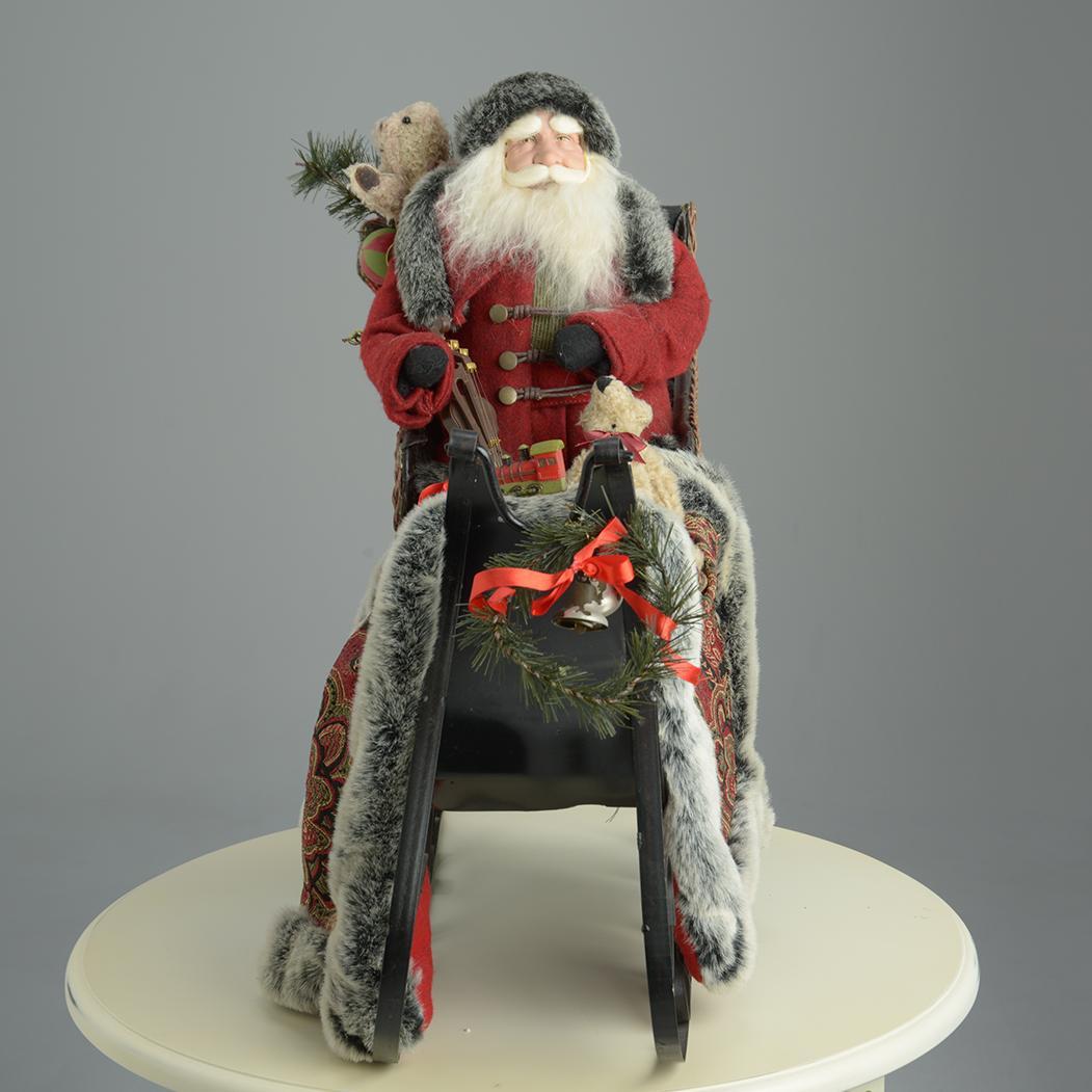 そりに乗ったサンタクロース　大きな人形　オブジェ　飾り物