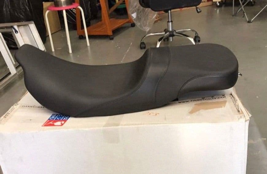 ハーレーダビットソン　FLHX ツーリング　シート