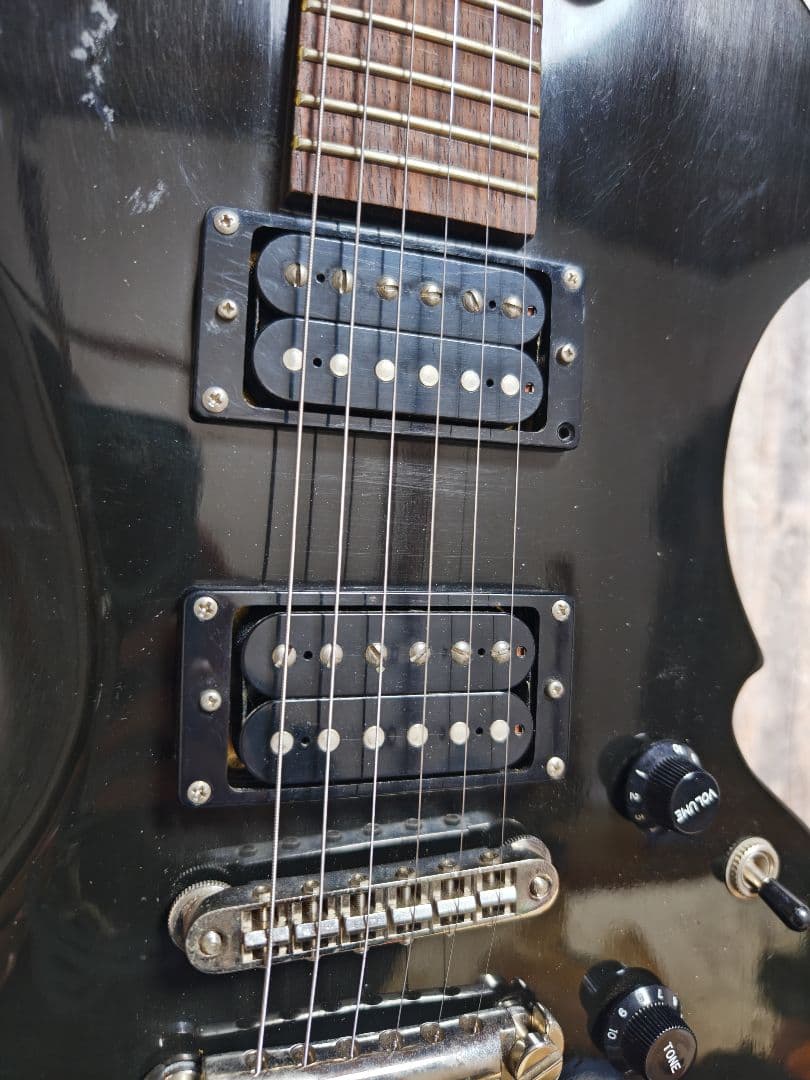 ま*み様 ユニークデザイン ブラックエレキギター　ノーブランド　ジャンク