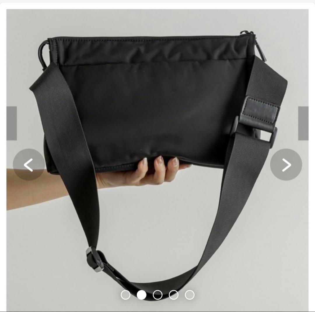 イアパピヨネ　2023年ボディバッグ