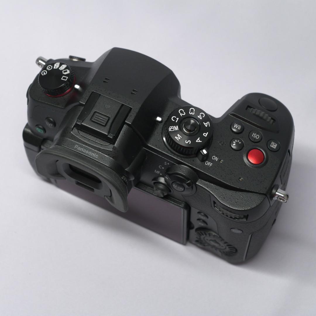 ●LUMIX DC-GH5M2 ボディ（Smallrig ケージ付き）