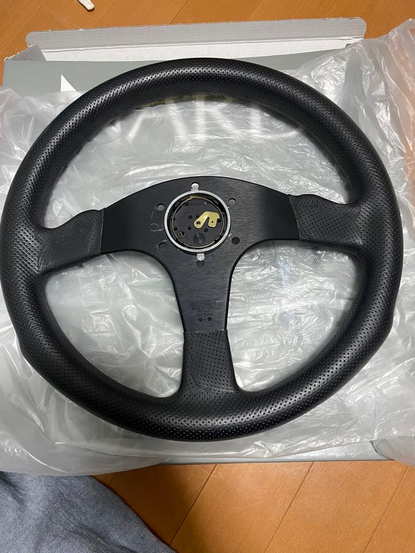 momo ステアリング 本体 3スポーク 黒