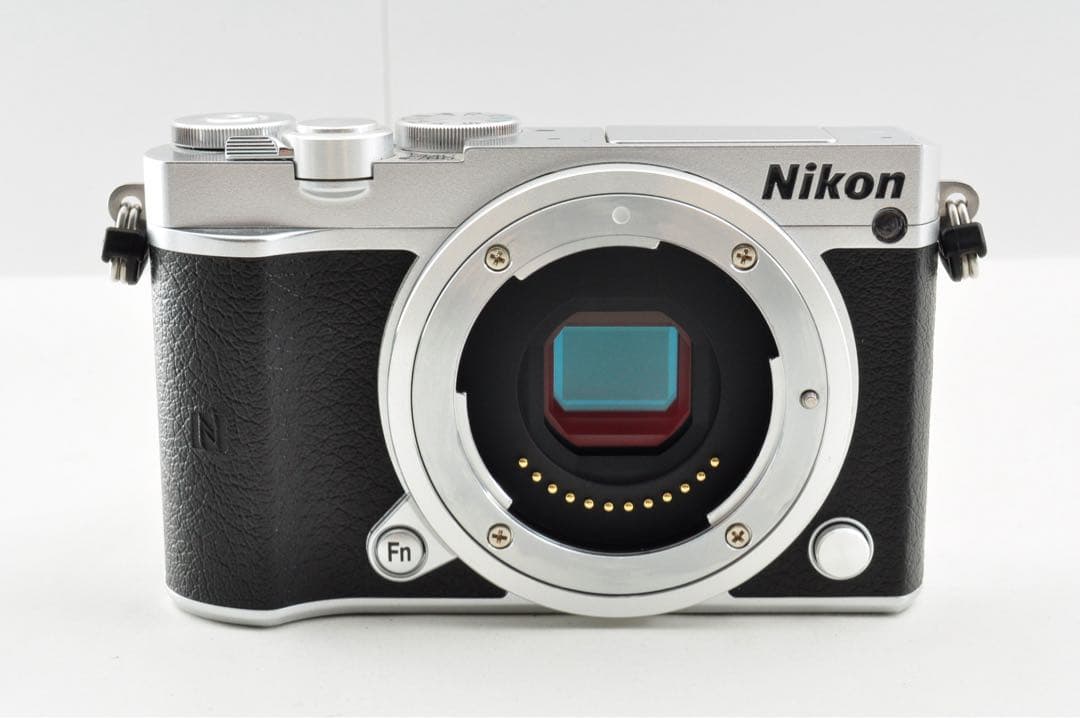 【ショット数2回】Nikon1 J5 10-30mmレンズキット　ミラーレス一眼