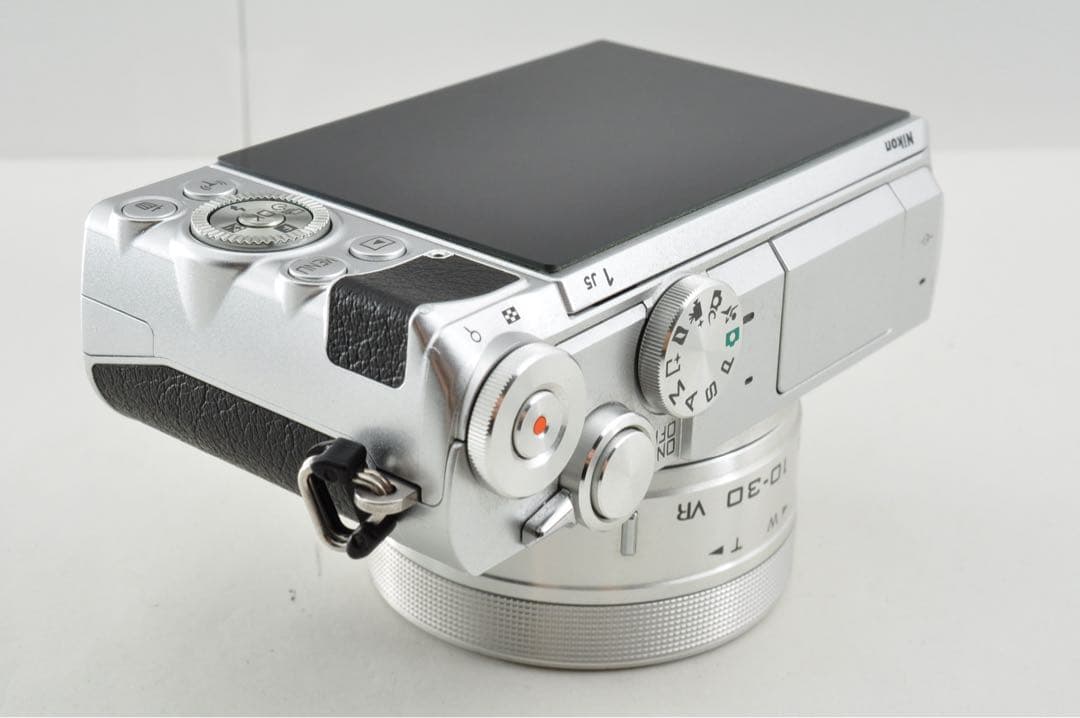 【ショット数2回】Nikon1 J5 10-30mmレンズキット　ミラーレス一眼