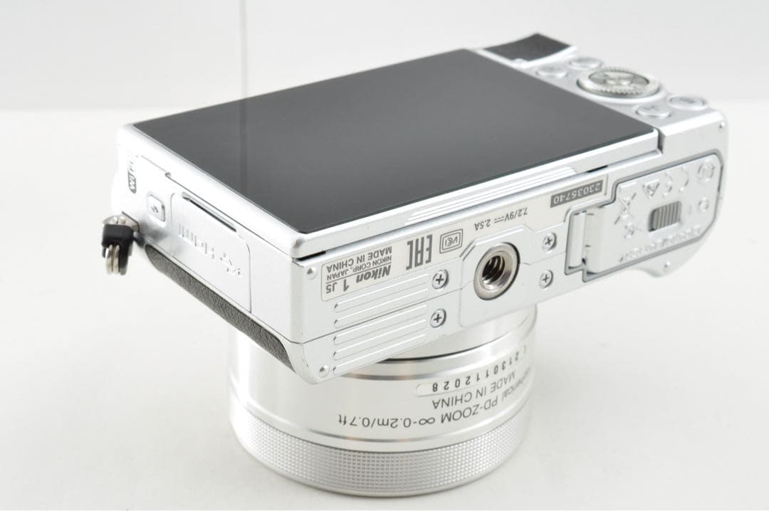 【ショット数2回】Nikon1 J5 10-30mmレンズキット　ミラーレス一眼