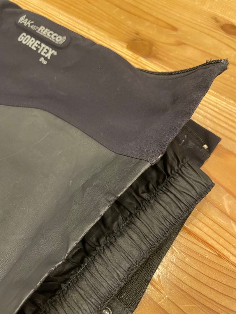 Burton AK457 GORE-TEX Pro ビブパンツ