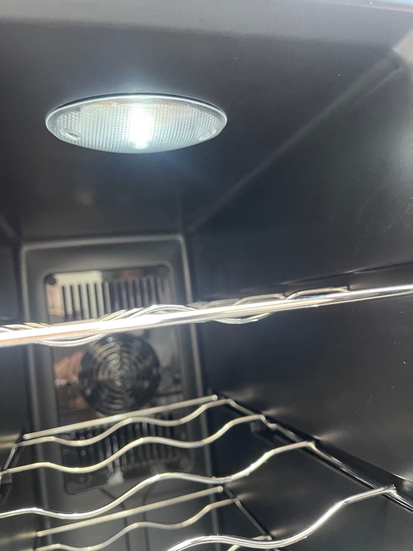 アイリスオーヤマ　ワインセラー 47L.18本収納、お値引き致しません。