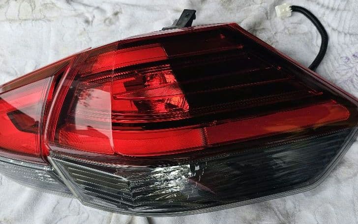 エクストレイルT32 後期テールランプR（運転席側）セット