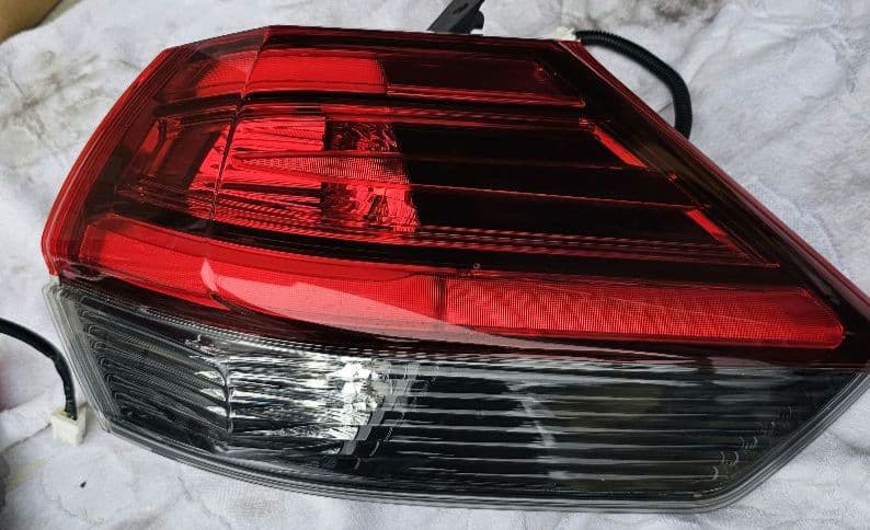 エクストレイルT32 後期テールランプR（運転席側）セット