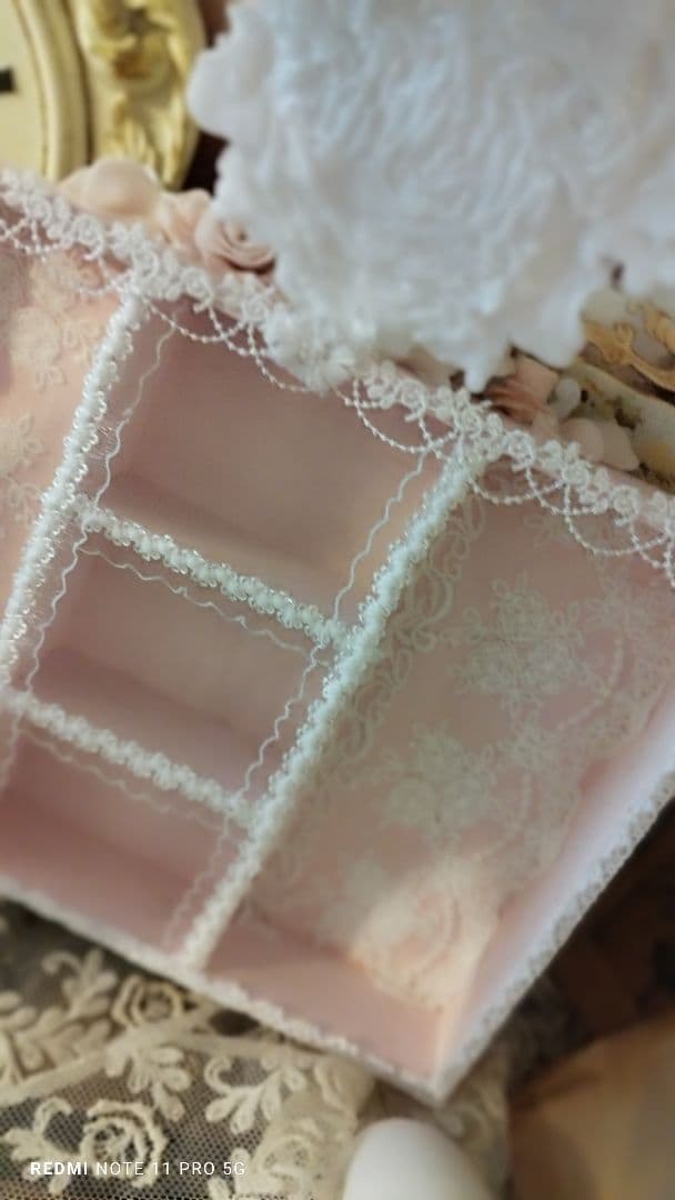 パウダーピンク♬デコレーション扉付きラック　トールペイント♬