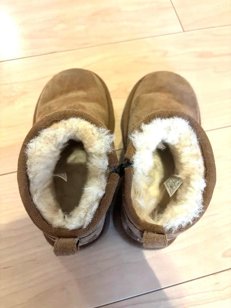 美品 正規品 UGG キッズムートンブーツ 17cm 箱あり