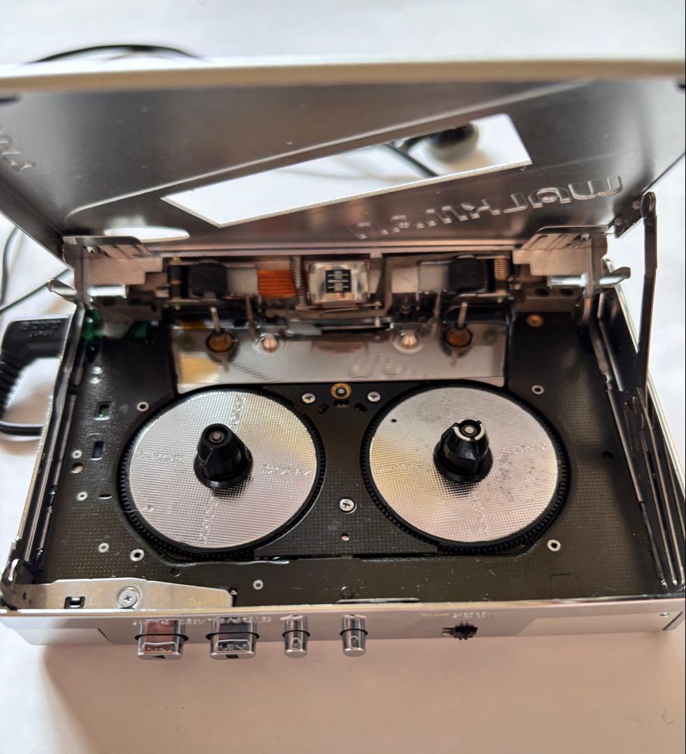 SONY WM-102 カセットプレーヤー　イヤホン付き　　ジャンク品