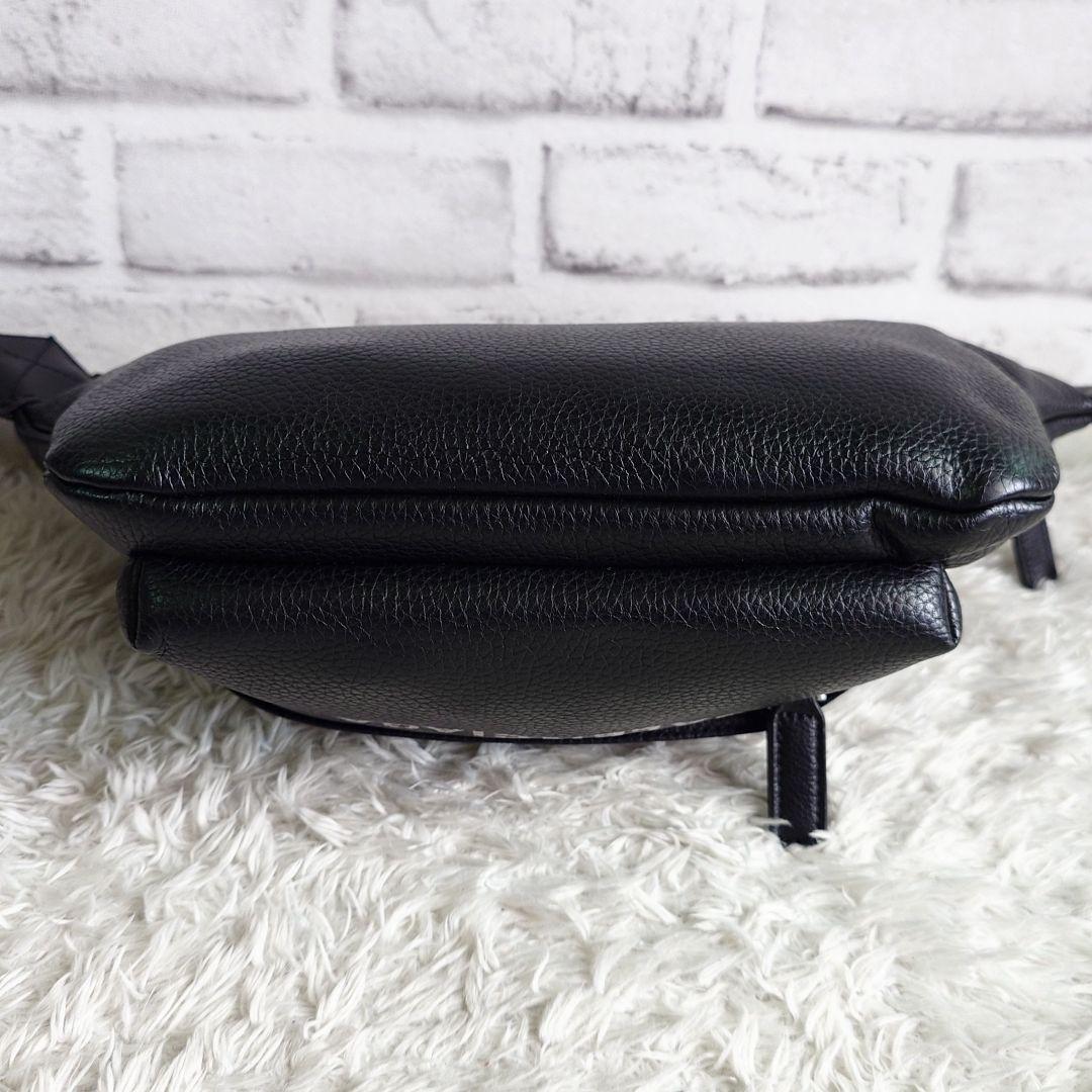 バレンシアガ エブリデイ ボディバッグ クロスボディ 黒 レザー ユニセックス