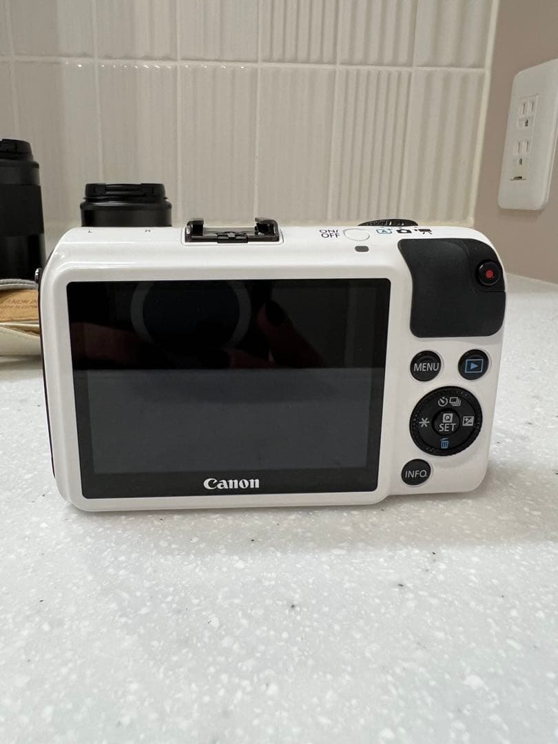 Canon EOS M ホワイト ミラーレスレンズセット55-200mmレンズ付