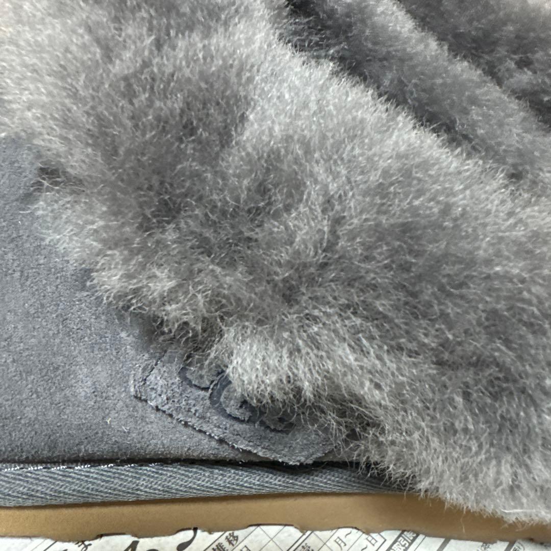 UGG ファーサンダル　新品
