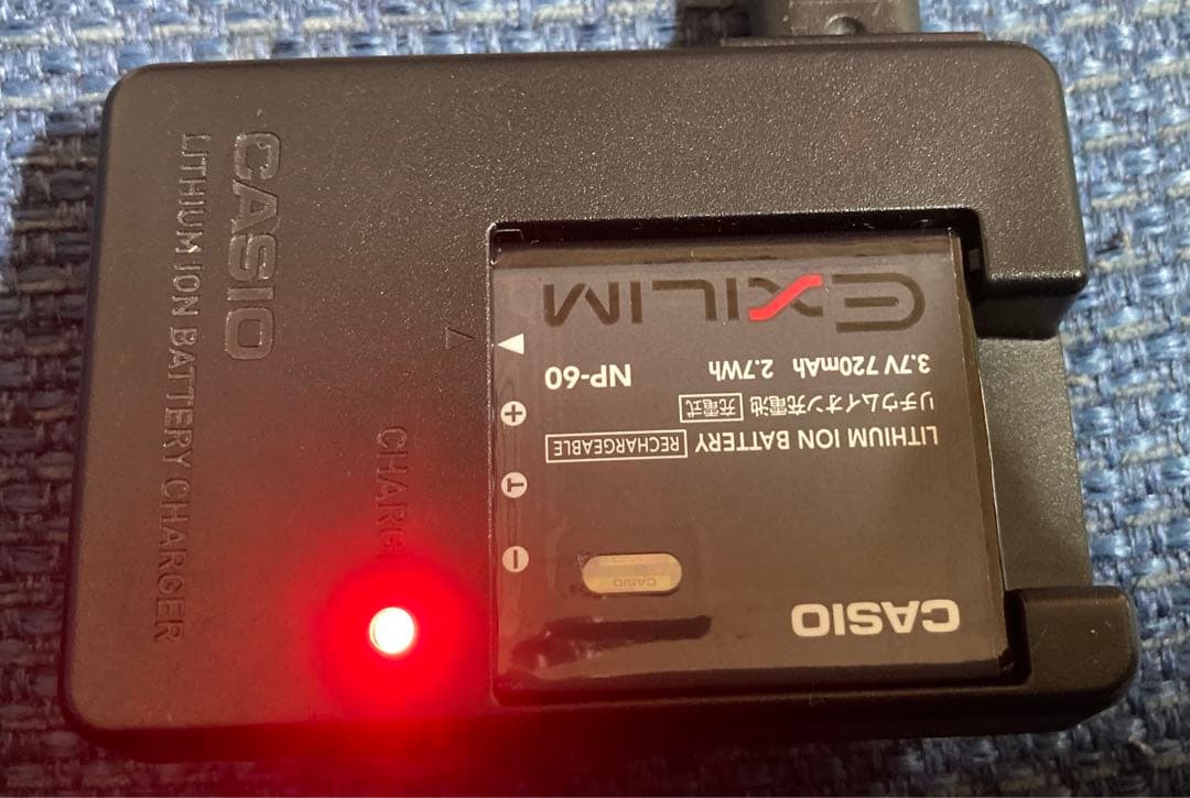 ★CASIO EXILIM EX-Z90 軽量102g 金 オールド コンデジ