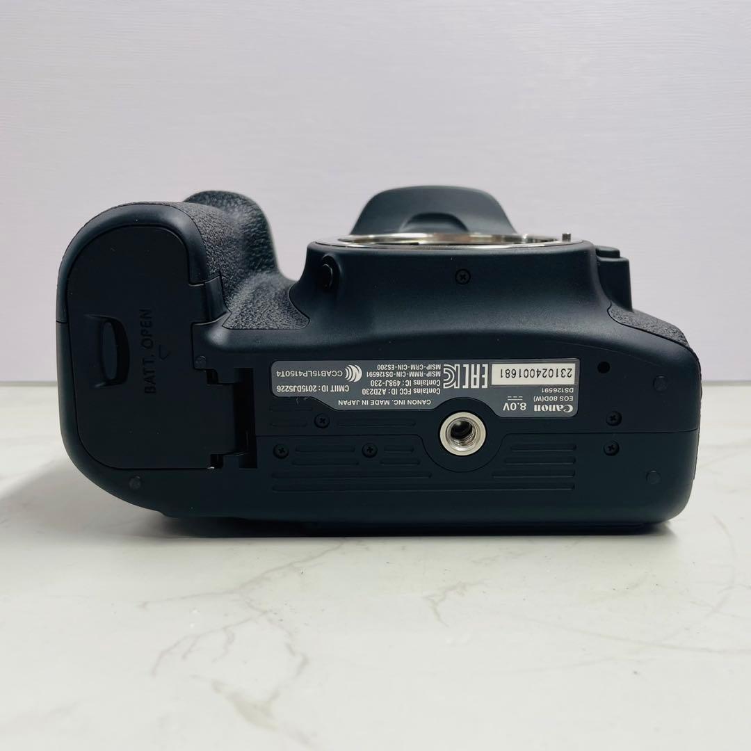 Canon EOS 80D ショット数126枚 デジタル一眼レフ WW8003